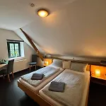 Altes Bierhaus Zimmervermietung Arzbach