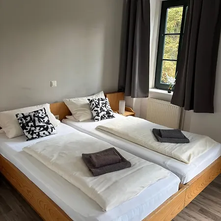 Altes Bierhaus Zimmervermietung 컨트리하우스 아르츠바흐