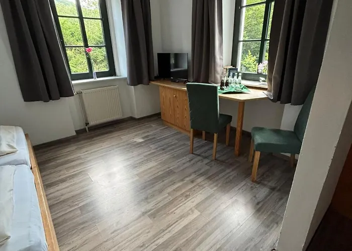 Altes Bierhaus Zimmervermietung * Arzbach